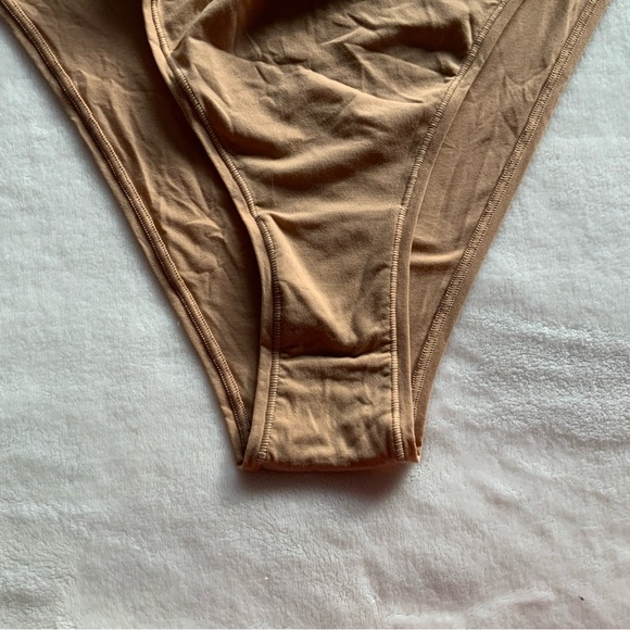 Skims Fits Everybody Cheeky Brief - Picture 6 of 8